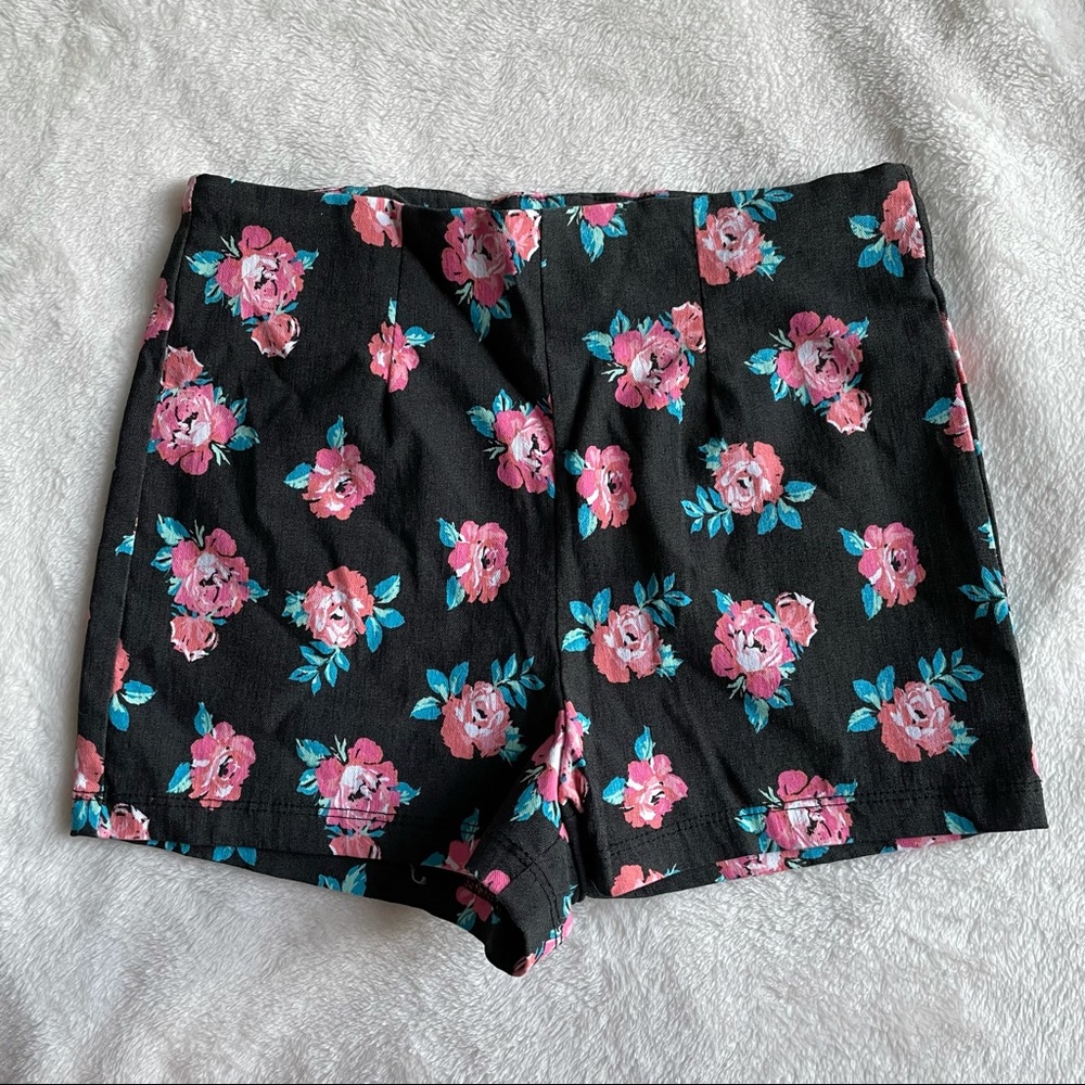 Pretty floral summer shorts